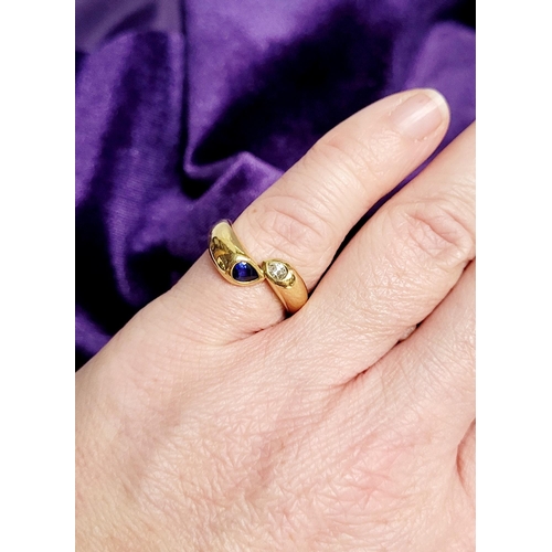 49 - AN 18CT YELLOW GOLD SAPPHIRE & DIAMOND CROSSOVER RING, a beautiful dynamic piece of contemporary jew... 