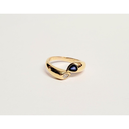 49 - AN 18CT YELLOW GOLD SAPPHIRE & DIAMOND CROSSOVER RING, a beautiful dynamic piece of contemporary jew... 