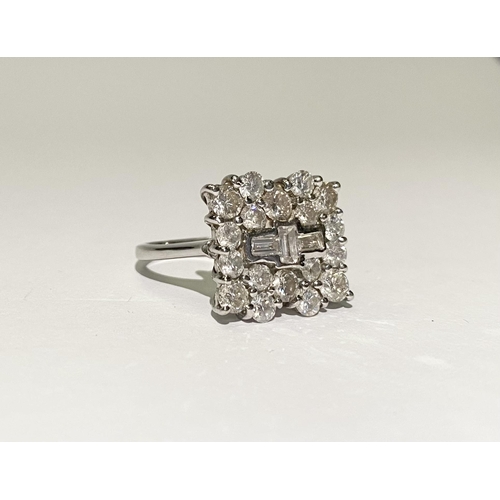 5 - A FANTASTIC 18CT WHITE GOLD ART DECO STYLE DIAMOND CLUSTER RING, with three central baguette cut dia... 