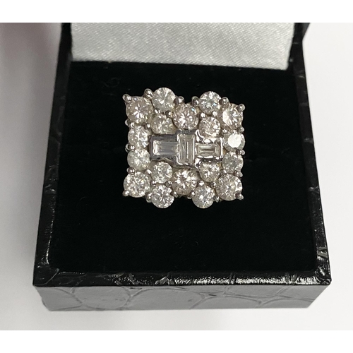 5 - A FANTASTIC 18CT WHITE GOLD ART DECO STYLE DIAMOND CLUSTER RING, with three central baguette cut dia... 