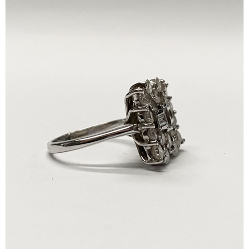 5 - A FANTASTIC 18CT WHITE GOLD ART DECO STYLE DIAMOND CLUSTER RING, with three central baguette cut dia... 