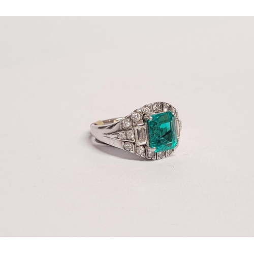 50 - A SPECTACULAR ART DECO MID CENTURY EMERALD & DIAMOND CLUSTERING RING; this fantastic piece of vintag... 