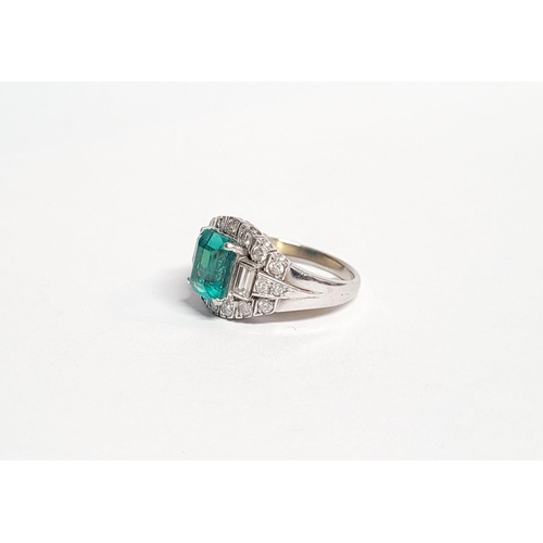 50 - A SPECTACULAR ART DECO MID CENTURY EMERALD & DIAMOND CLUSTERING RING; this fantastic piece of vintag... 