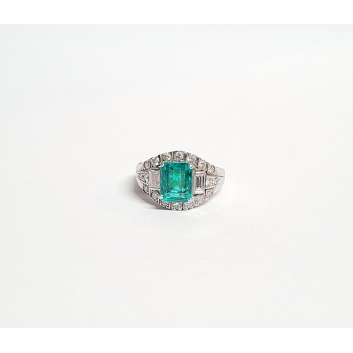 50 - A SPECTACULAR ART DECO MID CENTURY EMERALD & DIAMOND CLUSTERING RING; this fantastic piece of vintag... 