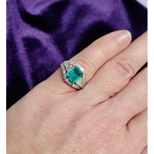 50 - A SPECTACULAR ART DECO MID CENTURY EMERALD & DIAMOND CLUSTERING RING; this fantastic piece of vintag... 