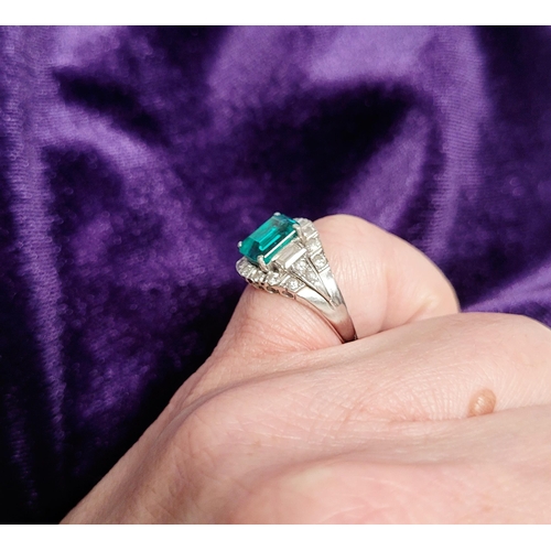 50 - A SPECTACULAR ART DECO MID CENTURY EMERALD & DIAMOND CLUSTERING RING; this fantastic piece of vintag... 