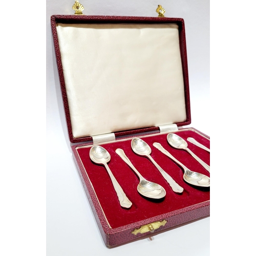 51 - A LOVELY VINTAGE CASED SET OF SILVER EGG SPOONS / COFFEE SPOONS, maker’s mark SS W LD – William Hutt... 