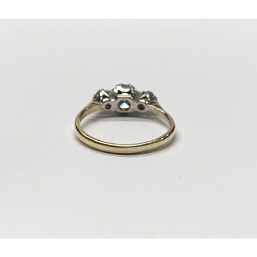 63 - A WONDERFUL 18CT YELLOW GOLD THREE STONE GRADUATED DIAMOND RING, with central large round brilliant ... 