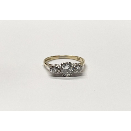 63 - A WONDERFUL 18CT YELLOW GOLD THREE STONE GRADUATED DIAMOND RING, with central large round brilliant ... 