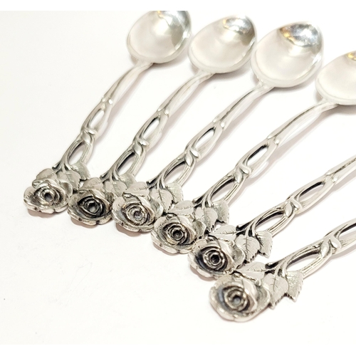 7 - AN EARLY 20TH CENTURY CASED SET OF SILVER ROSE TIPPED TEA SPOONS, each handle with an intertwining r... 