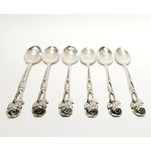 7 - AN EARLY 20TH CENTURY CASED SET OF SILVER ROSE TIPPED TEA SPOONS, each handle with an intertwining r... 