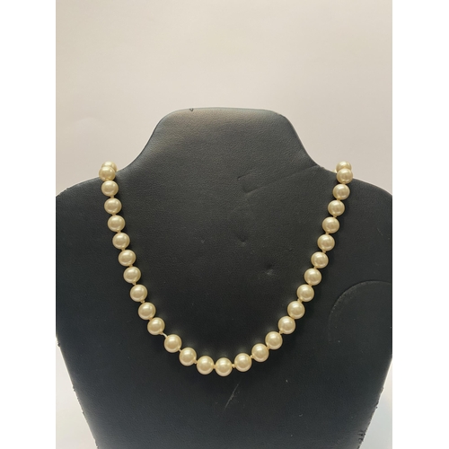 74 - A LOVELY VINTAGE BEADED PEARL NECKLACE, with 9ct yellow gold clasp, dimensions: 46cm long when opene... 