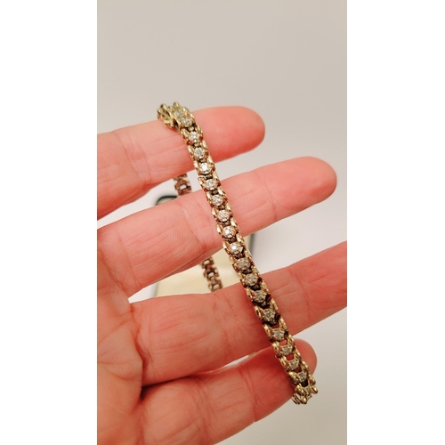 8 - A VERY ATTRACTIVE 14CT YELLOW GOLD VINTAGE DIAMOND LINK BRACELET / TENNIS BRACELET, the unique desig... 