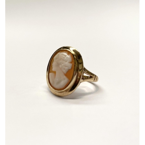 81 - A VINTAGE 9CT YELLOW GOLD CAMEO RING, Maker W&G Birmingham, with cameo in raised bezel setting, and ... 