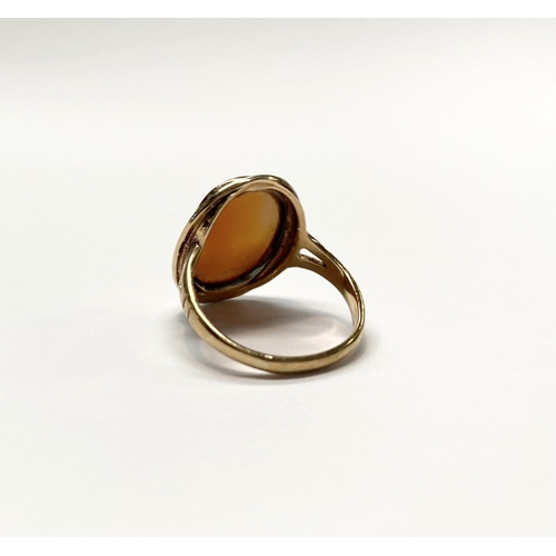 81 - A VINTAGE 9CT YELLOW GOLD CAMEO RING, Maker W&G Birmingham, with cameo in raised bezel setting, and ... 