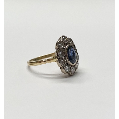 84 - A BEAUTIFUL 18CT YELLOW GOLD SAPPHIRE AND DIAMOND CLUSTER RING, vibrant oval cut bezel set sapphire ... 