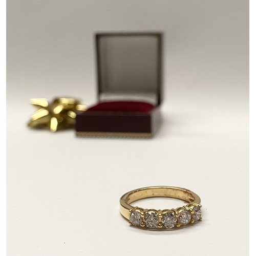 85 - A BEAUTIFUL 18CT YELLOW GOLD FIVE STONE DIAMOND RING, with five round cut diamonds in raised claw se... 