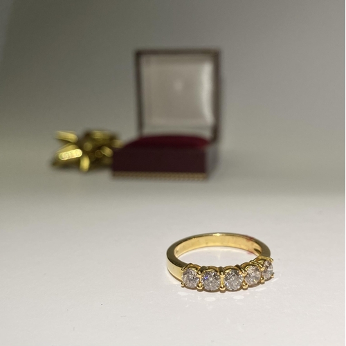 85 - A BEAUTIFUL 18CT YELLOW GOLD FIVE STONE DIAMOND RING, with five round cut diamonds in raised claw se... 