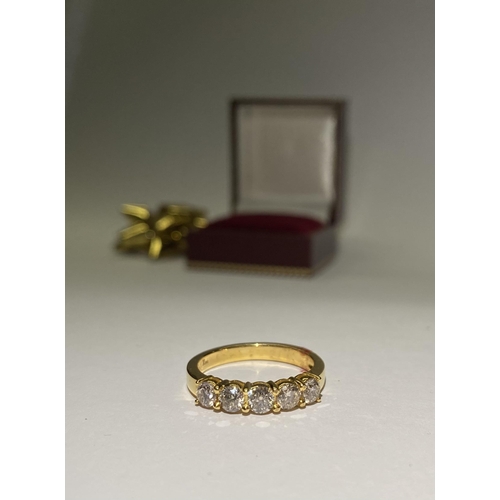 85 - A BEAUTIFUL 18CT YELLOW GOLD FIVE STONE DIAMOND RING, with five round cut diamonds in raised claw se... 