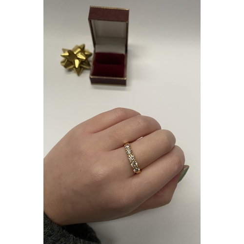 85 - A BEAUTIFUL 18CT YELLOW GOLD FIVE STONE DIAMOND RING, with five round cut diamonds in raised claw se... 