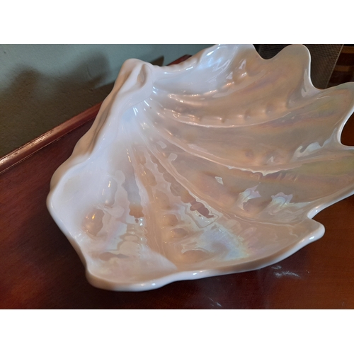 261 - A BEAUTIFUL WEDGEWOOD BONE CHINA NAUTILUS LUSTRE BOWL, in excellent condition with no chips or crack... 