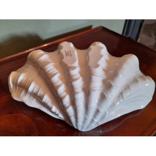 261 - A BEAUTIFUL WEDGEWOOD BONE CHINA NAUTILUS LUSTRE BOWL, in excellent condition with no chips or crack... 