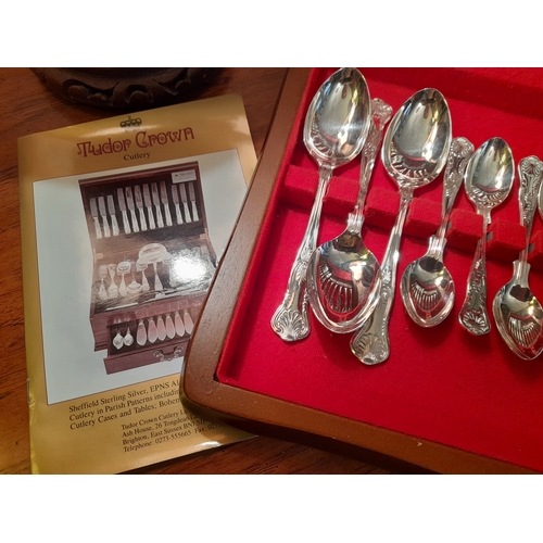 265 - A GOOD 24 PIECE NEWBRIDGE QUEEN’S SILVER PLATED CASED CUTLERY SET, in new condition, complete with o... 