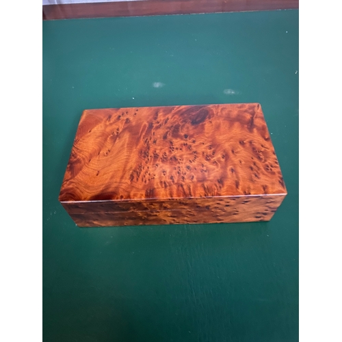 175 - AN EXCELLENT BIRDS EYE WALNUT JEWELLERY BOX, dimensions: 20cm x 12cm x 5.5cm high approx.