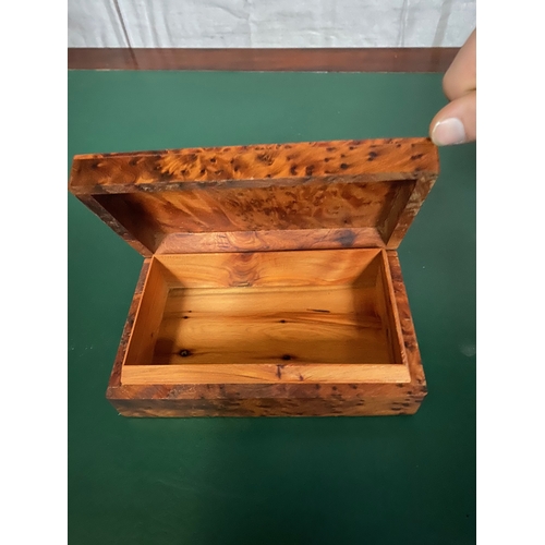 175 - AN EXCELLENT BIRDS EYE WALNUT JEWELLERY BOX, dimensions: 20cm x 12cm x 5.5cm high approx.