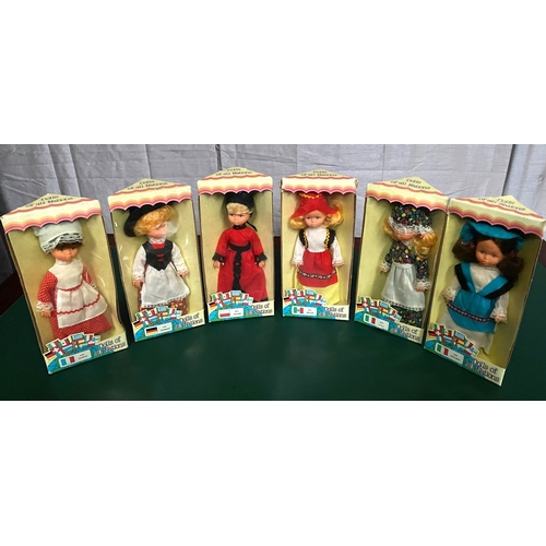 276 - A SELECTION OF VINTAGE ‘DOLLS OF ALL NATIONS’ to include France, Germany, Poland, Mexico, Italy & Ir... 