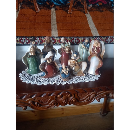 285 - AN CHARMING PAINTED PORCELAIN EIGHT PIECE NATIVITY SCENE, ALONG WITH TWO HORNSEA CHRISTMAS PLATES, (... 