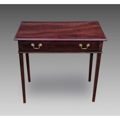 10 - A VERY FINELY CRAFTED GEORGIAN MAHOGANY SINGLE DRAWER CHAMBER TABLE, with a single long drawer that ... 