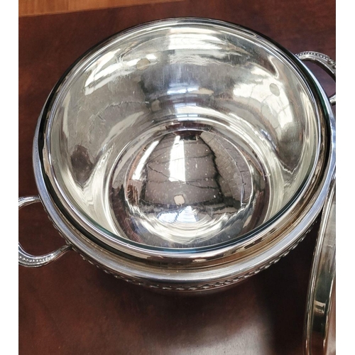 105 - A VERY GOOD QUALITY MID-CENTURY AMERICAN ELECTRO PLATED ICE BUCKET – FROM THE SHEFFIELD SILVER CO. B... 