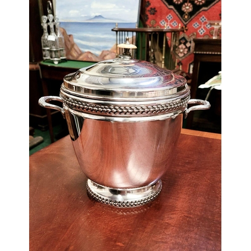 105 - A VERY GOOD QUALITY MID-CENTURY AMERICAN ELECTRO PLATED ICE BUCKET – FROM THE SHEFFIELD SILVER CO. B... 