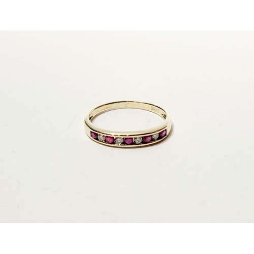 116 - A VERY BEAUTIFUL HALF ETERNITY RUBY & DIAMOND 9CT YELLOW GOLD RING, lovely sparkle to the selected s... 