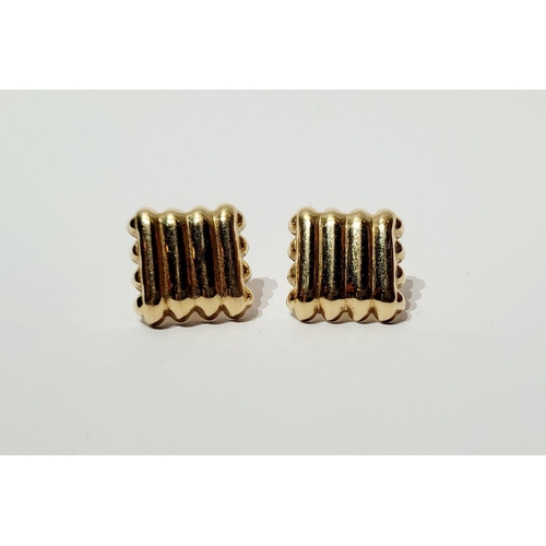 118 - A VERY GOOD QUALITY PAIR OF 14CT GOLD EARRINGS WITH GEOMETRIC DESIGN, can be worn horizontal/vertica... 