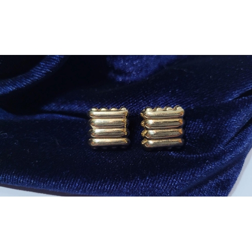 118 - A VERY GOOD QUALITY PAIR OF 14CT GOLD EARRINGS WITH GEOMETRIC DESIGN, can be worn horizontal/vertica... 