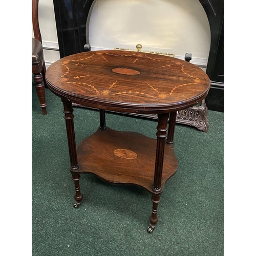 120 - AN EDWARDIAN MAHOGANY OVAL INLAID SIDE/OCCASIONAL TABLE, decorated with bellflower swag inlay to top... 