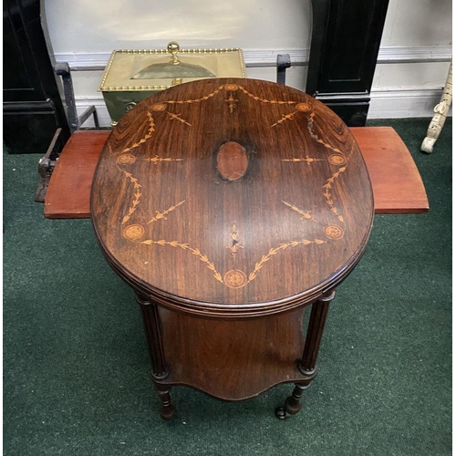 120 - AN EDWARDIAN MAHOGANY OVAL INLAID SIDE/OCCASIONAL TABLE, decorated with bellflower swag inlay to top... 