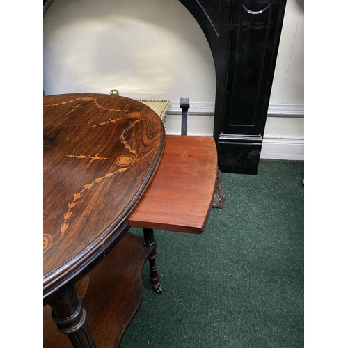 120 - AN EDWARDIAN MAHOGANY OVAL INLAID SIDE/OCCASIONAL TABLE, decorated with bellflower swag inlay to top... 