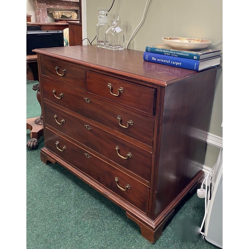 137 - AN ATTRACTIVE NEAT SIZED GEORGIAN MAHOGANY CHEST OF DRAWERS, with molded edge to rectangular top abo... 