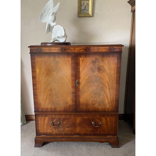 14 - A VERY GOOD FLAME MAHOGANY TWO DOOR CABINET, with crossbanding and inlay to top, two crossbanded inl... 