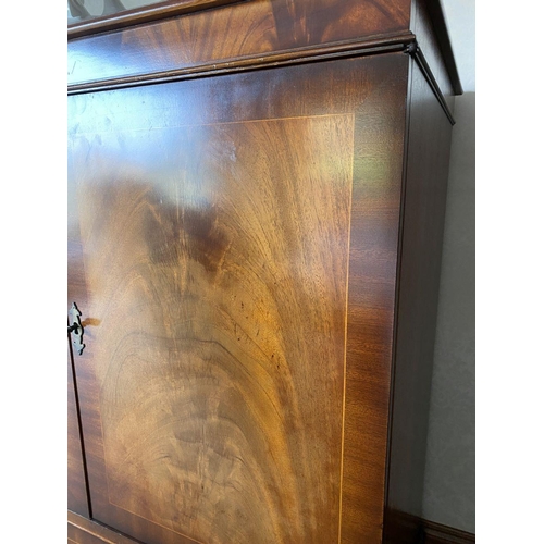 14 - A VERY GOOD FLAME MAHOGANY TWO DOOR CABINET, with crossbanding and inlay to top, two crossbanded inl... 