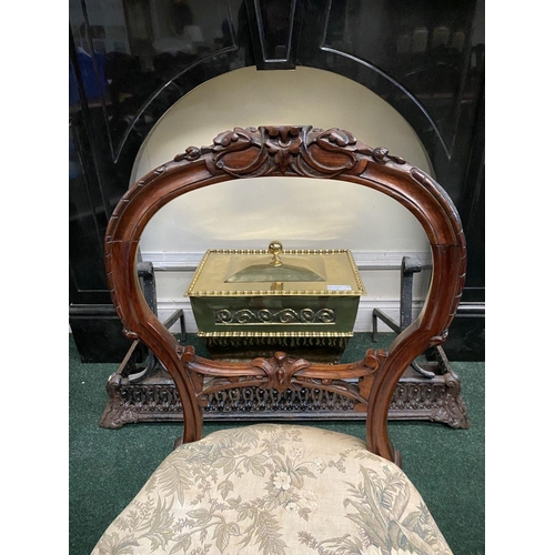 140 - A SET OF THREE EARLY VICTORIAN MAHOGANY DINING CHAIRS, the balloon back with foliate carvings above ... 