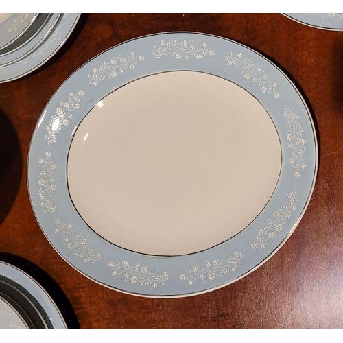 147 - A VERY GOOD W.H GRINDLEY & CO. LTD ‘SATIN WHITE’ DINNER SERVICE: includes; 6 x dinner plate, 6 x sal... 