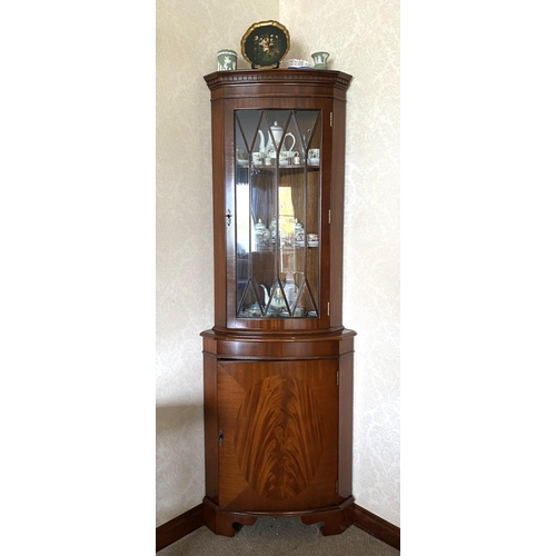 16 - AN EXCEPTIONAL FLAME MAHOGANY BOW FRONTED CORNER CABINET, bow fronted corner cabinet with dentil mol... 