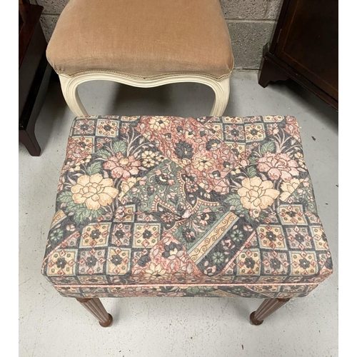 176 - A FINE MAHOGANY FOOTSTOOL, with upholstered seat on turned fluted leg with spade feet. Dimensions: 5... 