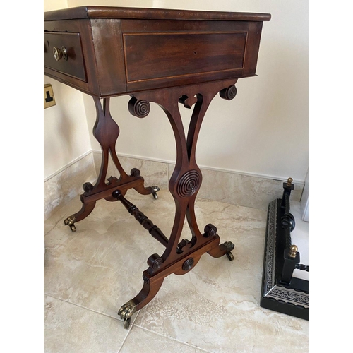 18 - A VERY GOOD QUALITY MAHOGANY WILLIAM IV SINGLE DRAWERED LAMP / SIDE TABLE, with a single drawer to t... 