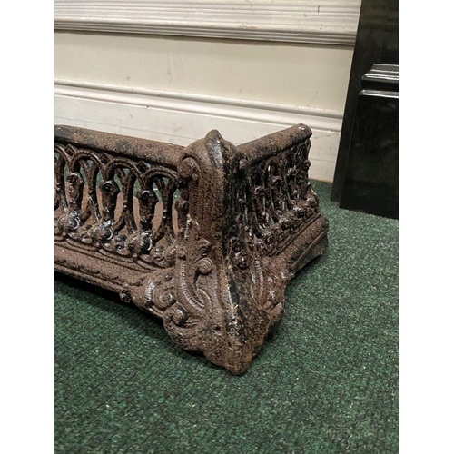 181 - A GOOD NEAT SIZED CAST FIRE FENDER, with scrolling openwork design, dimensions: 104cm wide x 17.5cm ... 