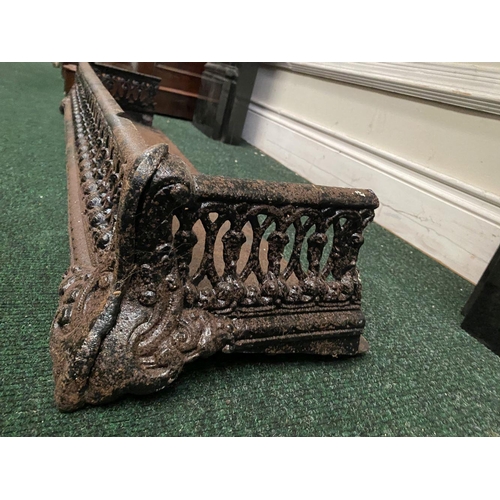 181 - A GOOD NEAT SIZED CAST FIRE FENDER, with scrolling openwork design, dimensions: 104cm wide x 17.5cm ... 